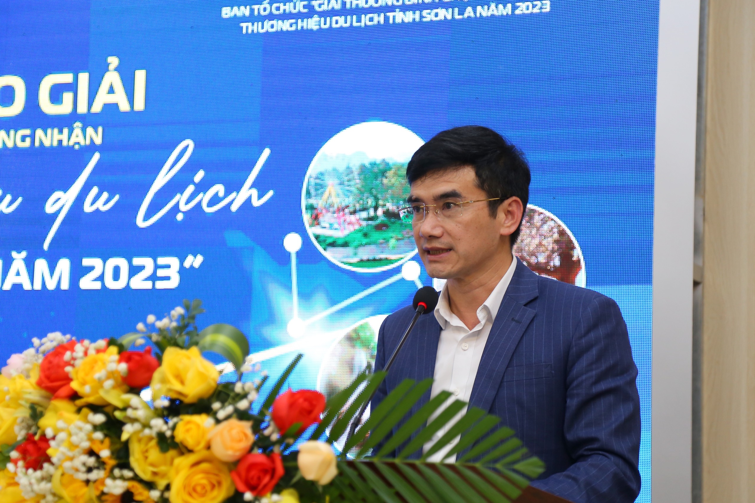 Ông Trần Xuân Việt, Phó Giám đốc Sở Văn hóa, Thể thao và Du lịch tỉnh Sơn La phát biểu tại Lễ trao giải